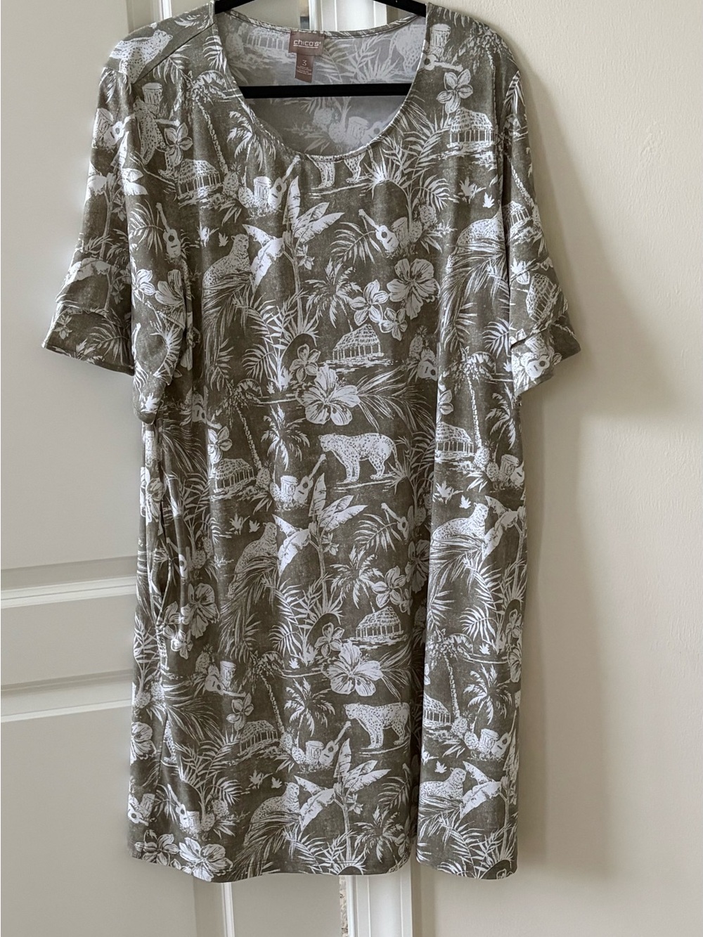 Women’s tropical designed dress